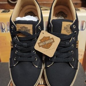 New never worn Women's Harley Davidson sneakers/shoes size 10